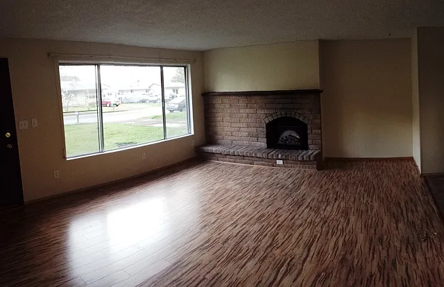 806 Evergreen Dr photo 1