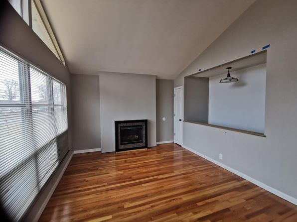 308 Lakeside Dr