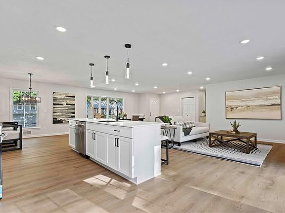 5th image of 10448 Walnut Dr