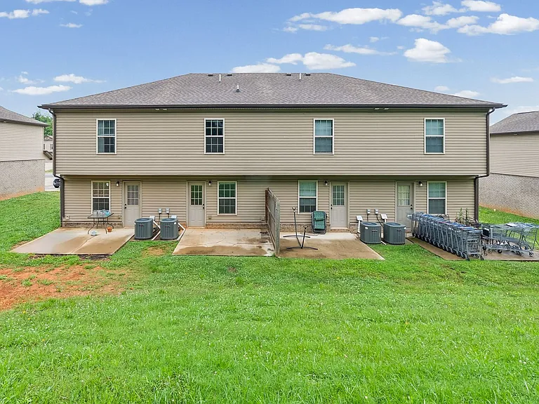 148 Center Pointe Dr — Photo 25