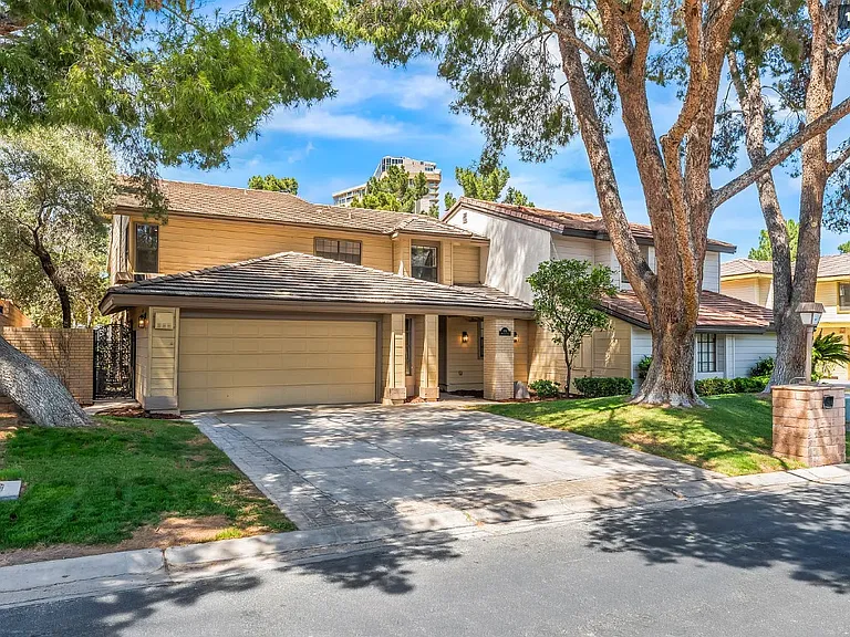 976 Pinehurst Dr — Photo 27