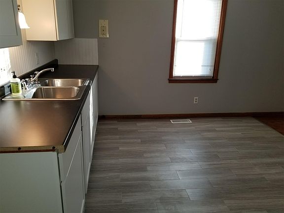 5th image of Collingwood Ave