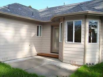 2nd image of 525 Amador St
