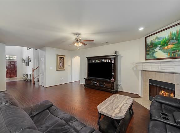 4th image of 714 Grove Dr