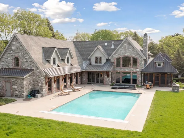 125 Westwood Ln S, Wayzata, MN 55391