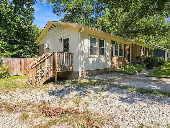 5th image of 209 Azalea Rd