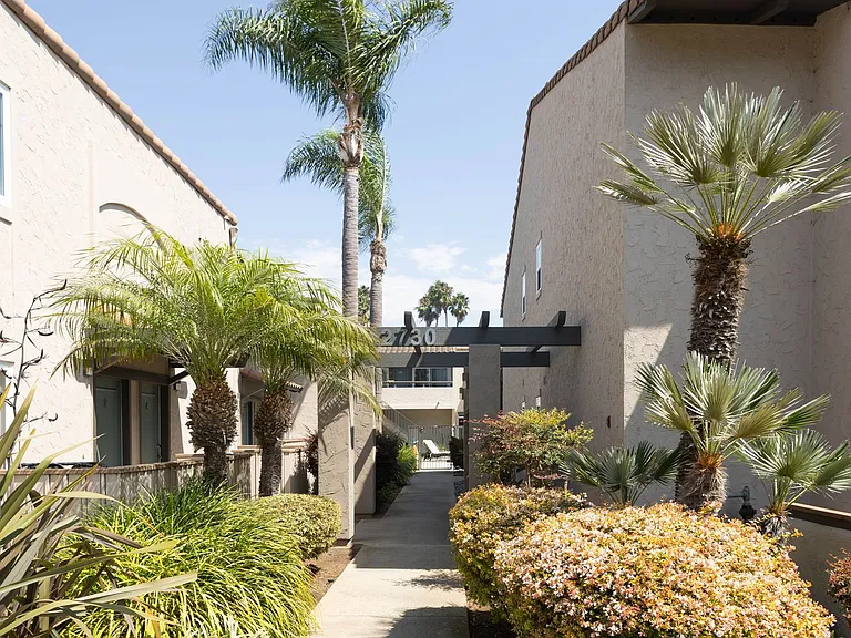 Cabana Apartments — Photo 18