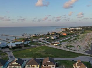 104 Linda Ln, Rockport, TX 78382
