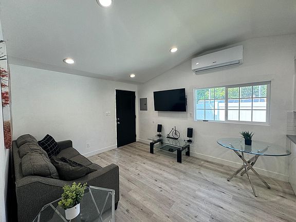 3rd image of 20754 Collins St