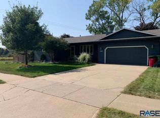 4809 S Glenview Rd, Sioux Falls, SD 57103