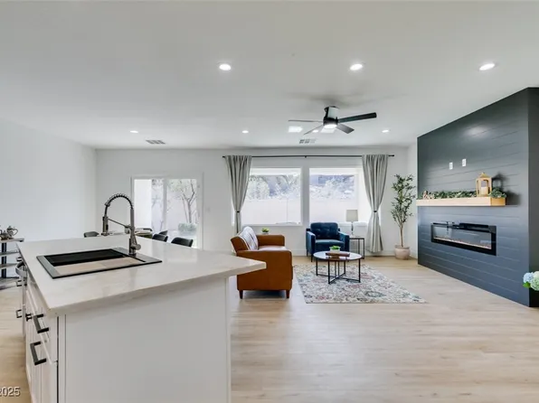 2255 Bildad Dr, Henderson, NV 89044