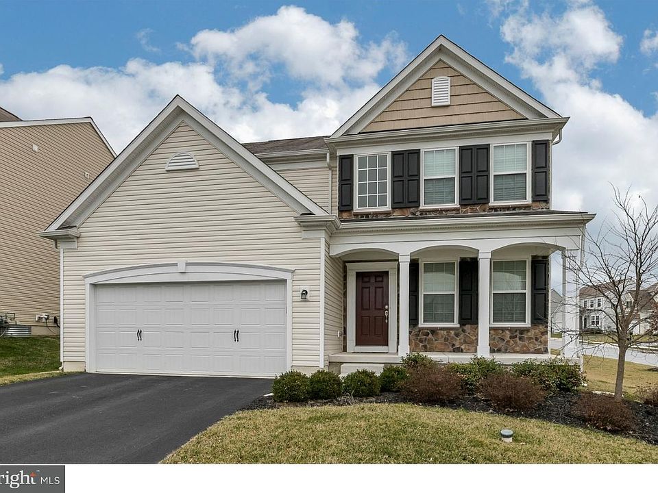 1st image of 698 Empire Dr