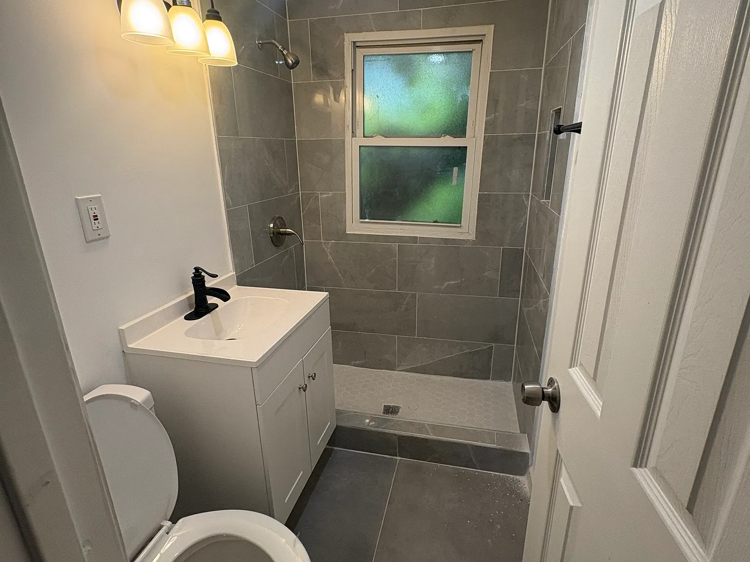 3 bed, 800 sqft, $1,950 — Photo 2