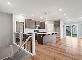 2117 SW Rutherford Dr, Lees Summit, MO 64082