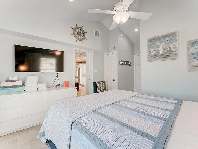 4211 Surf Dr — Photo 28
