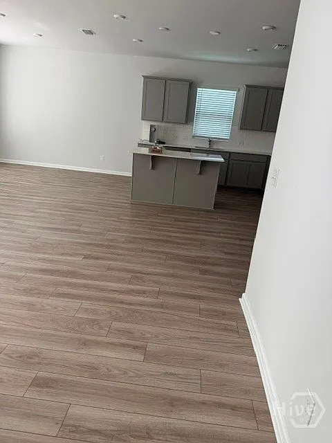 5 bed, 3.0 bath, 2518 sqft, $2,800 — Photo 4