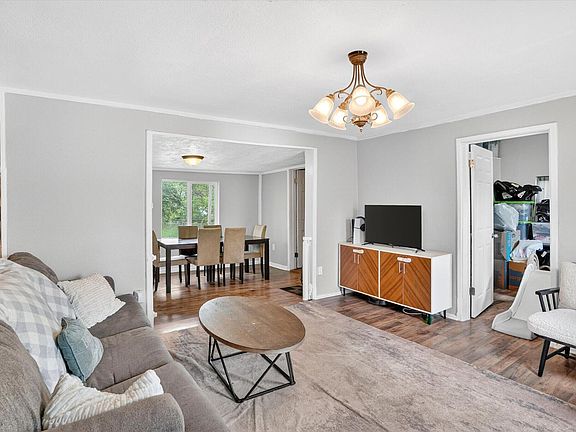 4th image of 407 S Clarke Avenue