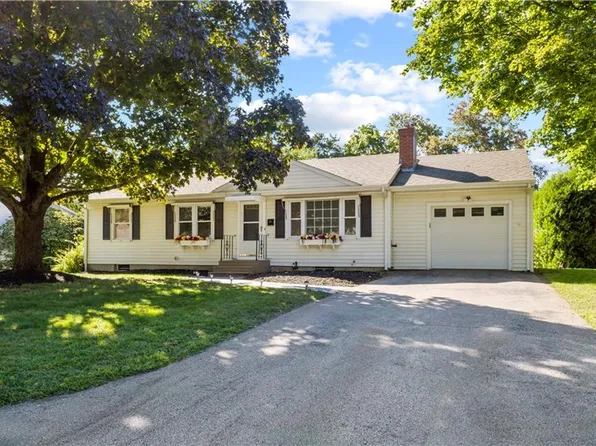 53 Greenmeadow Cir, North Kingstown, RI 02852