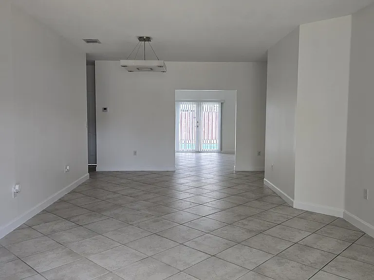 15826 SW 138th Ter — Photo 14