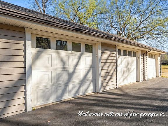 5th image of 343 Wimbledon Dr APT 3