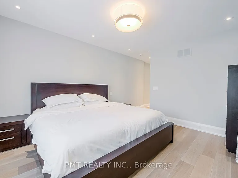 50 Thursfield Cres — Photo 27