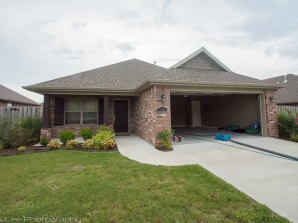 3064 Raven Ln, Fayetteville, AR 72703