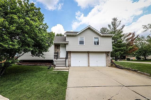 1st image of 820 Robert Dr
