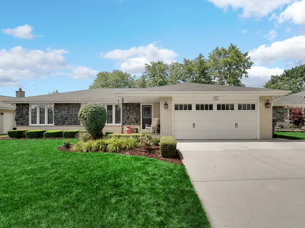 7717 Palm Dr, Orland Park, IL 60462