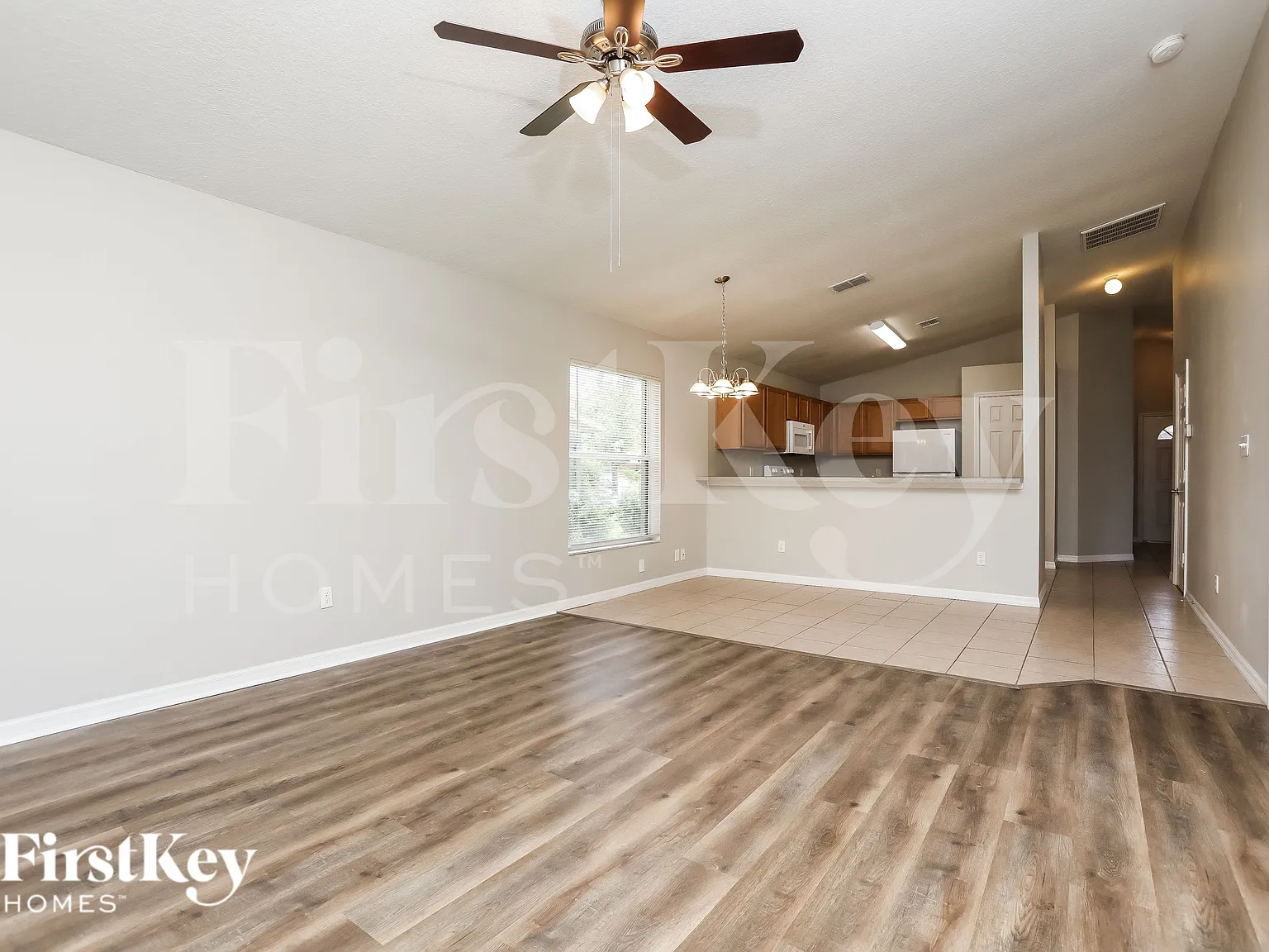 3 bed, 2.0 bath, 1221 sqft, $2,255 — Photo 2