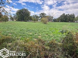 W Garfield St, Centerville, IA 52544