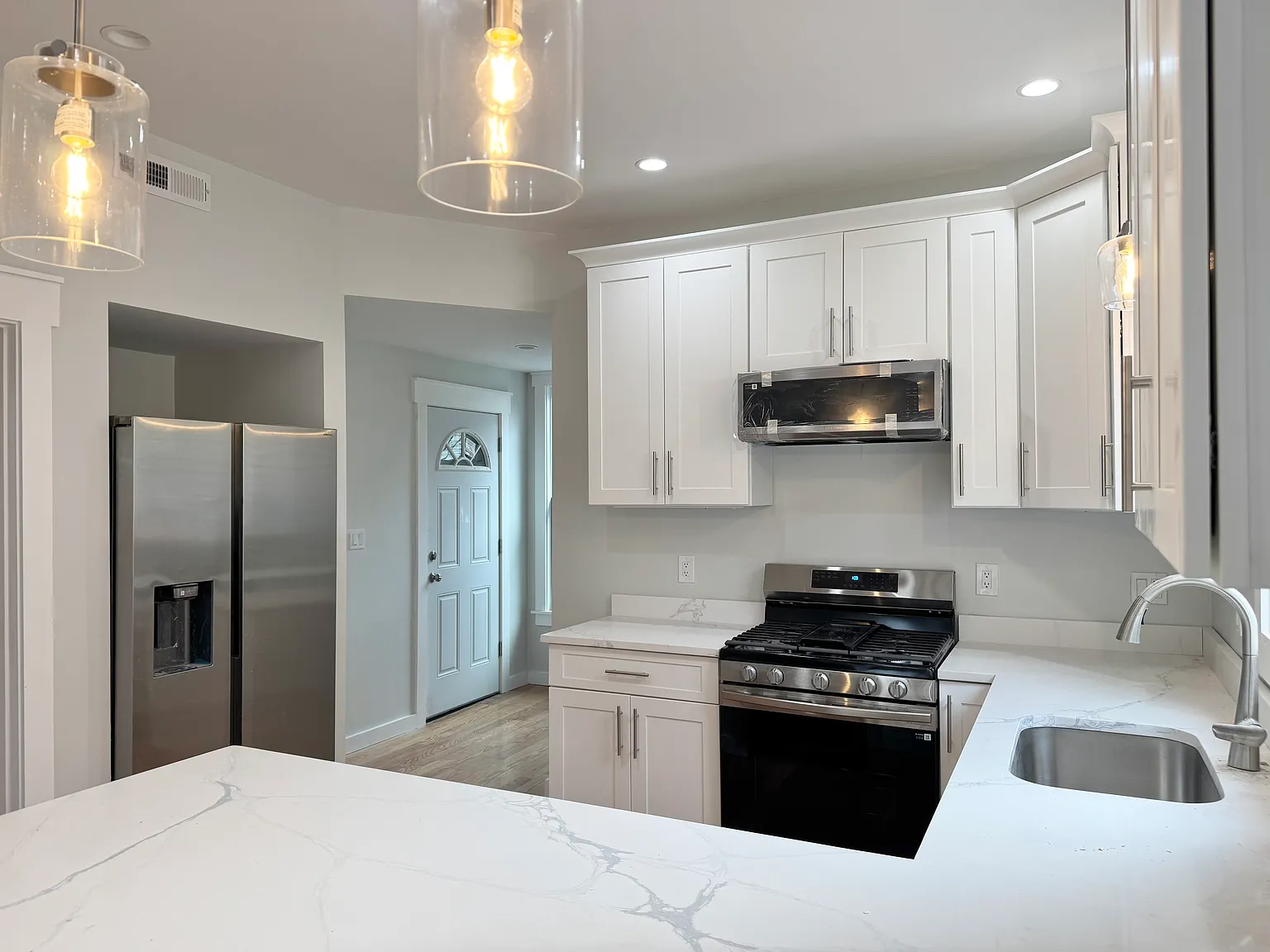 2 bed, 1200 sqft, $3,595 — Photo 4