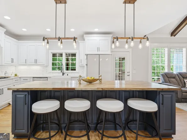 401 Maple Ridge Ct, Cumming, GA 30028