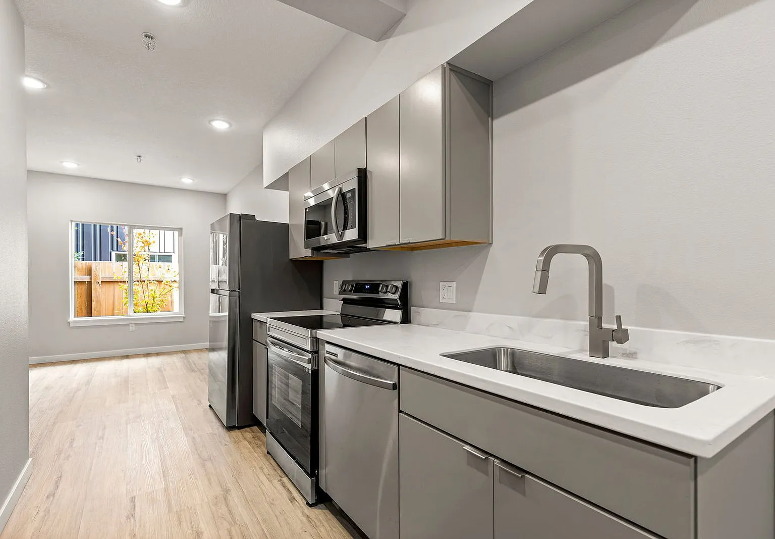 Studio, 1.0 bath, 373 sqft, $1,230 — Photo 4