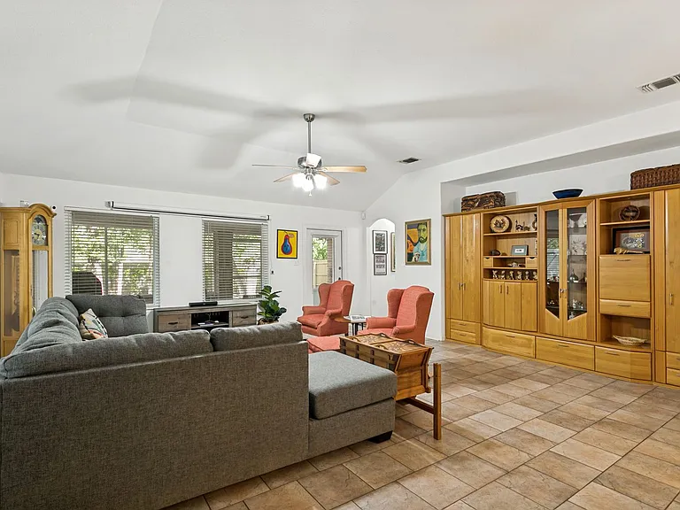 10 Oakwell Farms Pkwy — Photo 7