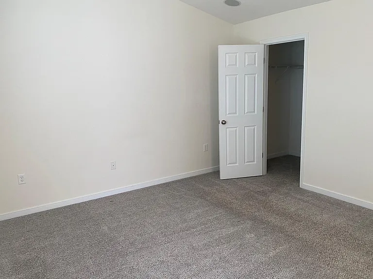 544 Abbey Village Cir — Photo 7