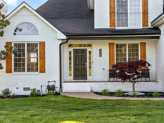 4th image of 526 Clubhouse Ln