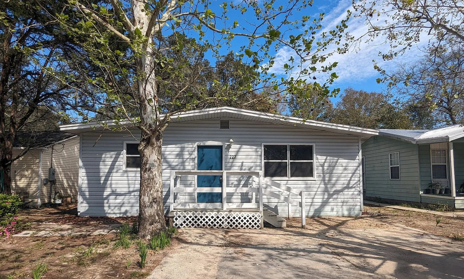 227 Bay Street Nw, Fort Walton Beach. Move In Special: Half Off First Full Month Of Rent — Photo 1
