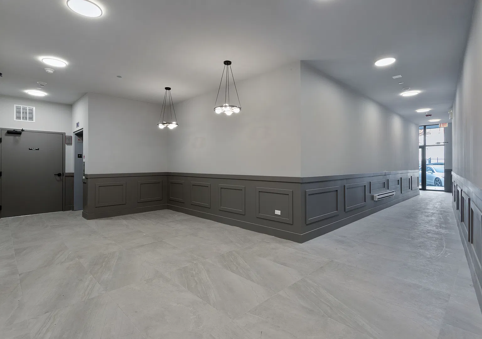 2505 W Farragut Ave — Photo 2