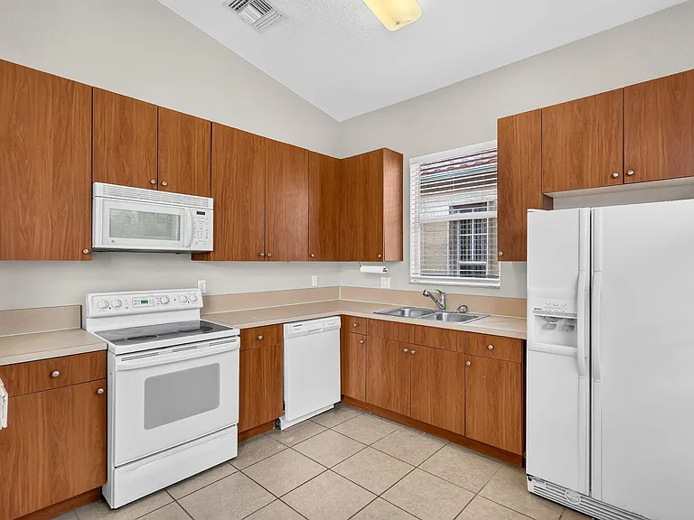 6305 Spring Lake Ter — Photo 11