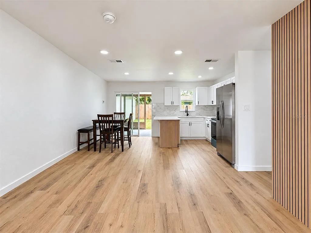 3 bed, 1.0 bath, 1176 sqft, $2,800 — Photo 4