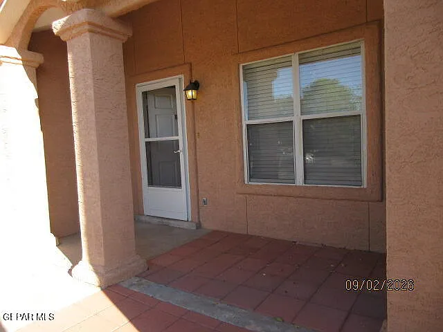 2 bed, 2.0 bath, 996 sqft, $1,300 — Photo 2
