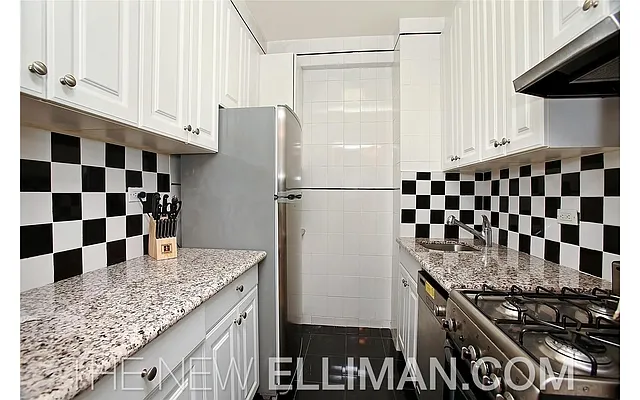 Sold by Douglas Elliman | media 19