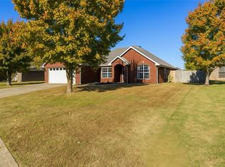 806 Grant Ave, Prairie Grove, AR 72753