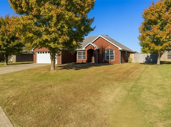 806 Grant Ave, Prairie Grove, AR 72753