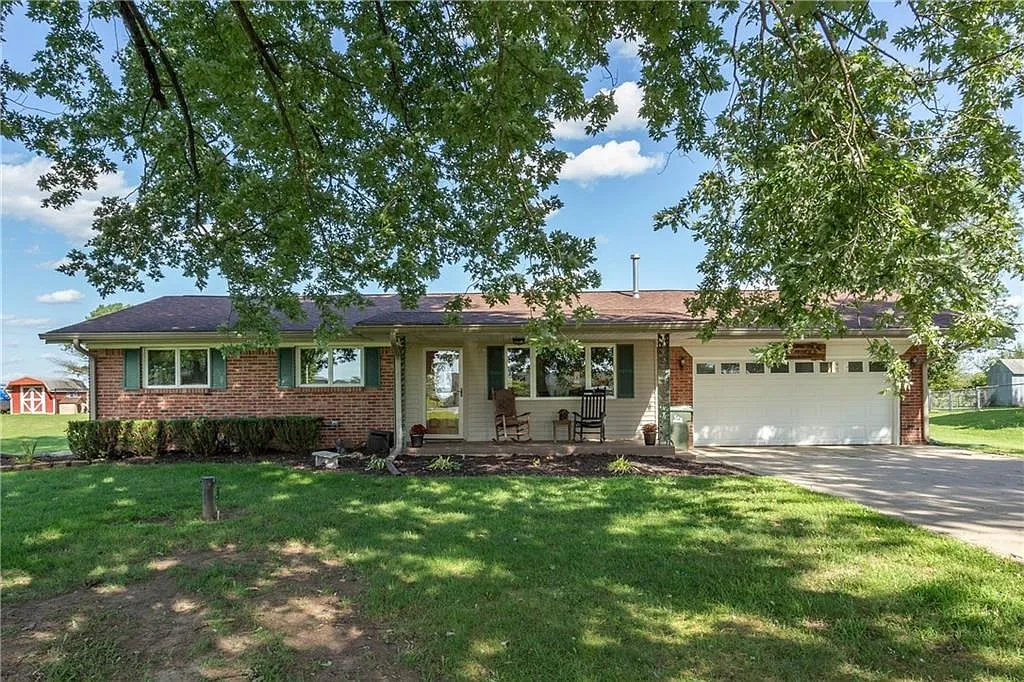 137 N Eastern Village Dr photo 1