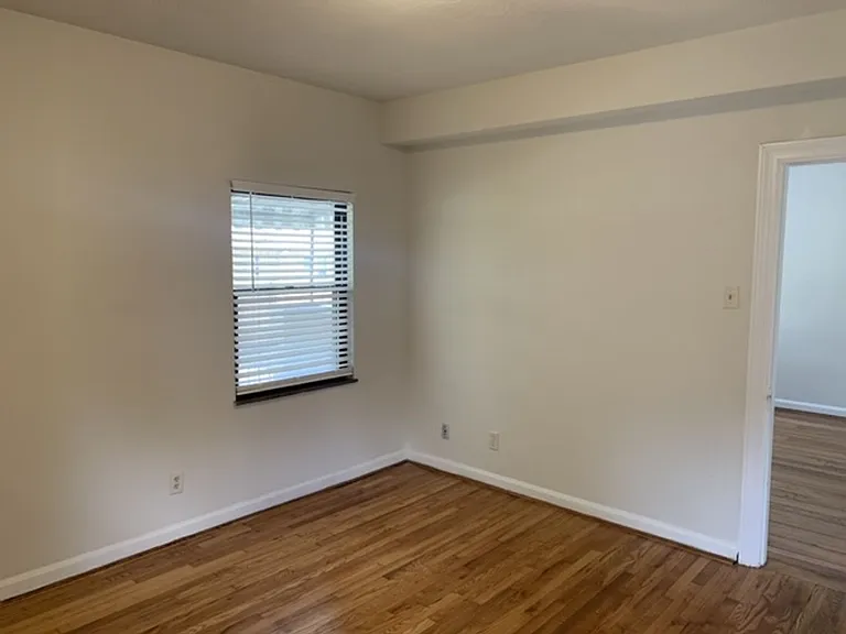 2923 Victoria Avenue — Photo 17