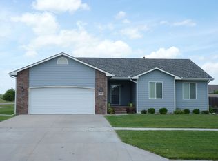 900 Robert St, Hutchinson, KS 67502