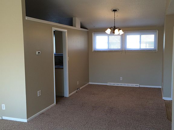 3rd image of 901 Rainbow Dr