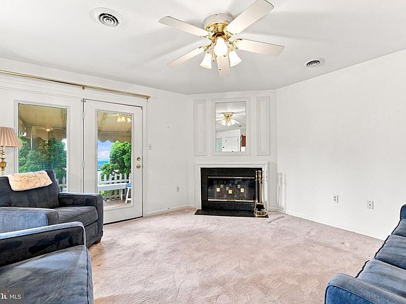 3rd image of 102 Heather Ln