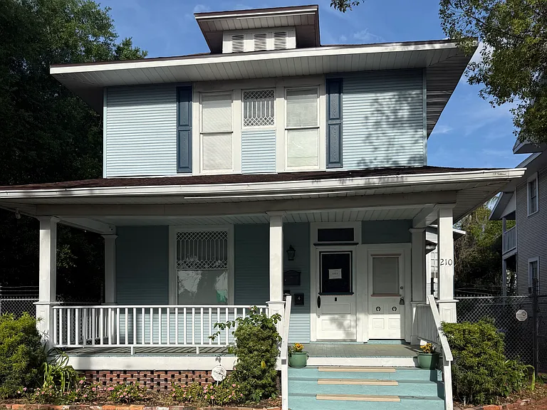 210 S Magnolia Ave — Photo 1